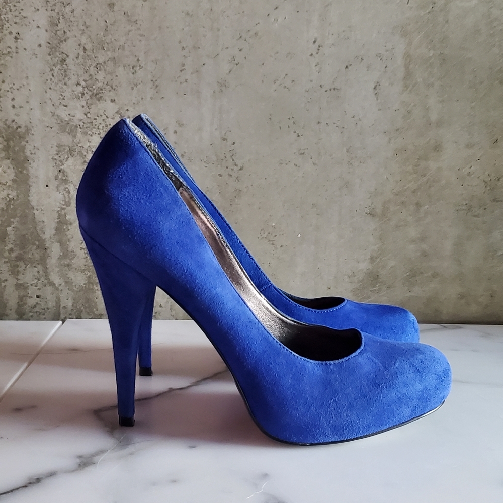 Steve Madden Cobalt Blue Suede Heels / Size 7.5